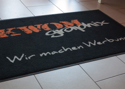 Schmutzfangmatte mit Firmenlogo